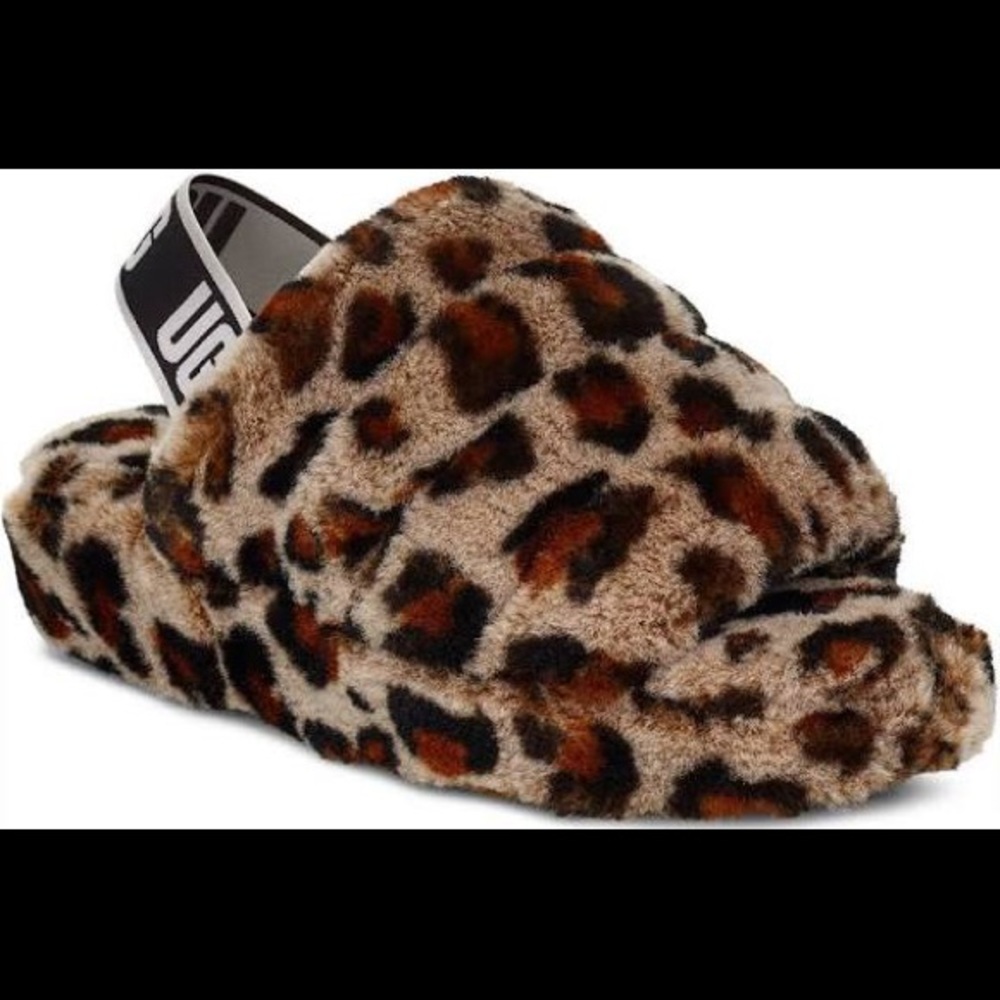 UGG SLIPPERS